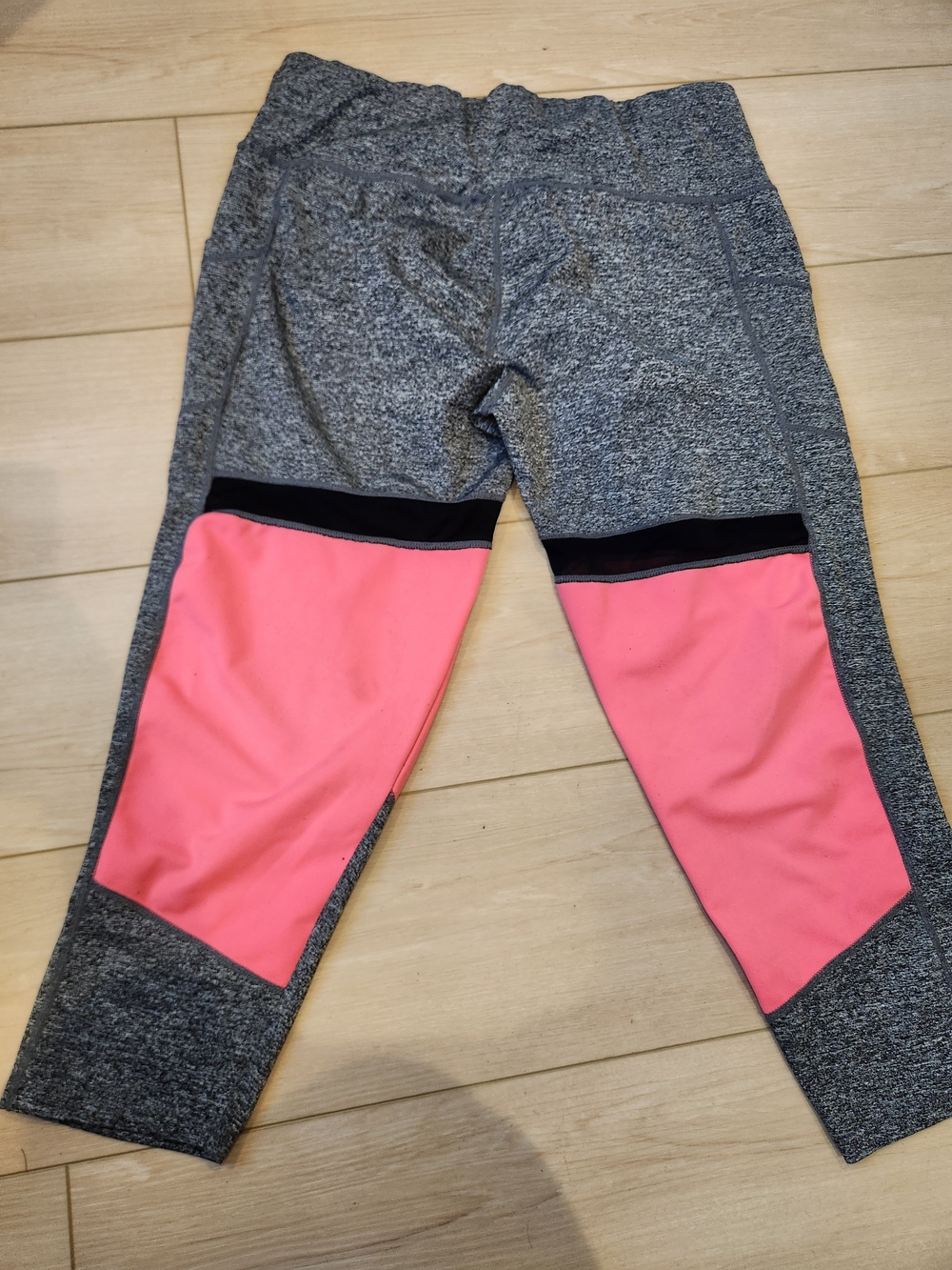 Women's Performance Capri Leggings - Gray & Pink